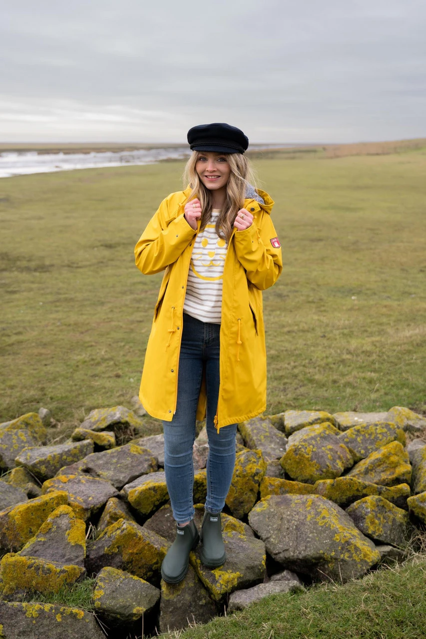 Derbe Traveby Friese Fisher Gelb Damen Friesennerz Nachhaltig 8 Derbe Traveby Friese Fisher Gelb Damen Friesennerz Nachhaltig - Image 6