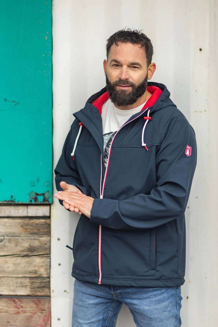 Derbe Isleby Herren Softshell Jacke Blau Rot 10 Derbe Isleby Herren Softshell Jacke Blau Rot - Image 8