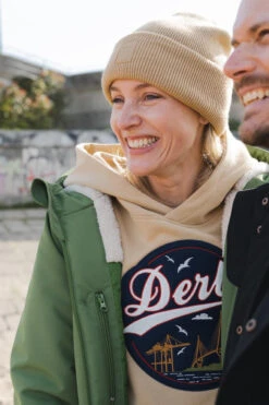 Derbe Hafenbrücke Hoodie Damen Pullover Caramel Ocker Hellbraun 19 Derbe Hafenbrücke Hoodie Damen Pullover Caramel Ocker Hellbraun -Kleider Verkauf 13892 7 1280x1280