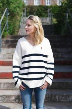 Derbe Kippes Damen Pullover Offwhite Navy Beige Blau Gestreift Strickpullover Baumwolle Nachhaltig 19 Derbe Kippes Damen Pullover Offwhite Navy Beige Blau Gestreift Strickpullover Baumwolle Nachhaltig -Kleider Verkauf 13897 7 1280x1280