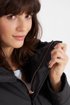 Derbe Wittholm Friese Damen Regenjacke Phantom Black Schwarz Gefüttert 13 Derbe Wittholm Friese Damen Regenjacke Phantom Black Schwarz Gefüttert -Kleider Verkauf 14036 4 1280x1280