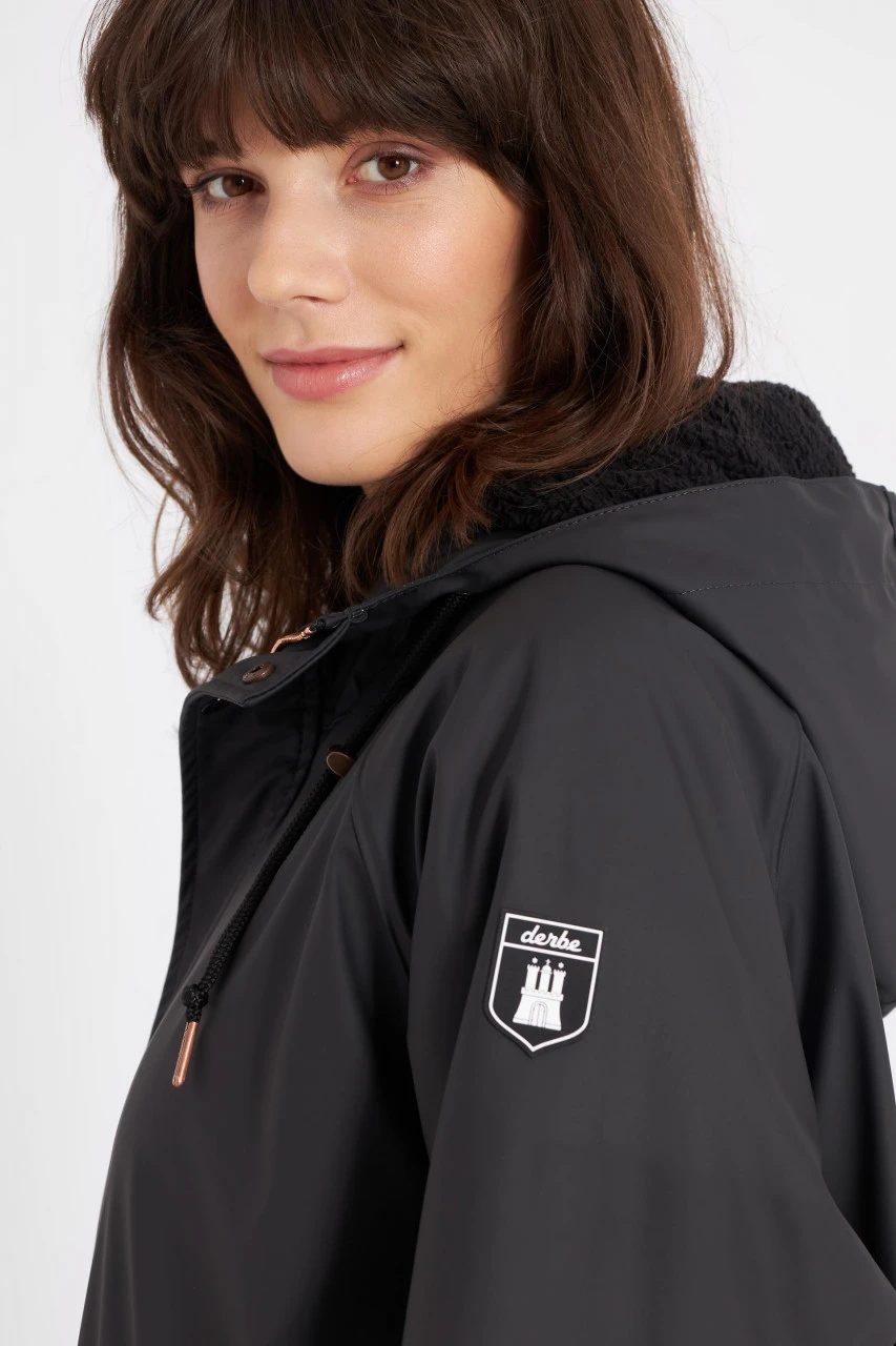 Derbe Wittholm Friese Damen Regenjacke Phantom Black Schwarz Gefüttert 8 Derbe Wittholm Friese Damen Regenjacke Phantom Black Schwarz Gefüttert - Image 6