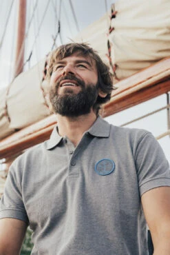 Derbe Steinbeißer Sea Shepherd Gots Organic Herren Polo Shirt Grey Grau -Kleider Verkauf 14106 2 1280x1280