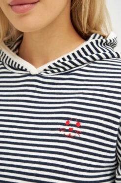 Derbe Robbenschnute Damen Hoodie Kapuzenpullover Gestreift Navy Dunkelblau Weiß Nachhaltig -Kleider Verkauf 14238 4 1280x1280