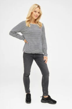 Derbe Robbenschnute Damen Pullover Gestreift Navy Dunkelblau Weiß Nachhaltig -Kleider Verkauf 14239 3 1280x1280