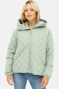 Derbe Quiltby Short Damen Jacke Hell Grün Laurel Green Nachhaltig -Kleider Verkauf 14301 2 1280x1280