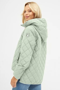 Derbe Quiltby Short Damen Jacke Hell Grün Laurel Green Nachhaltig -Kleider Verkauf 14301 3 1280x1280