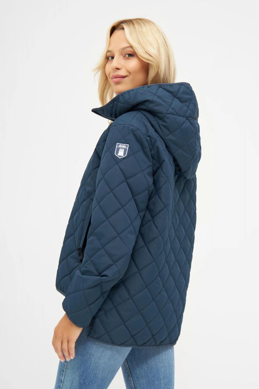 Derbe Quiltby Short Damen Jacke Navy Dunkelblau Nachhaltig 6 Derbe Quiltby Short Damen Jacke Navy Dunkelblau Nachhaltig - Image 4