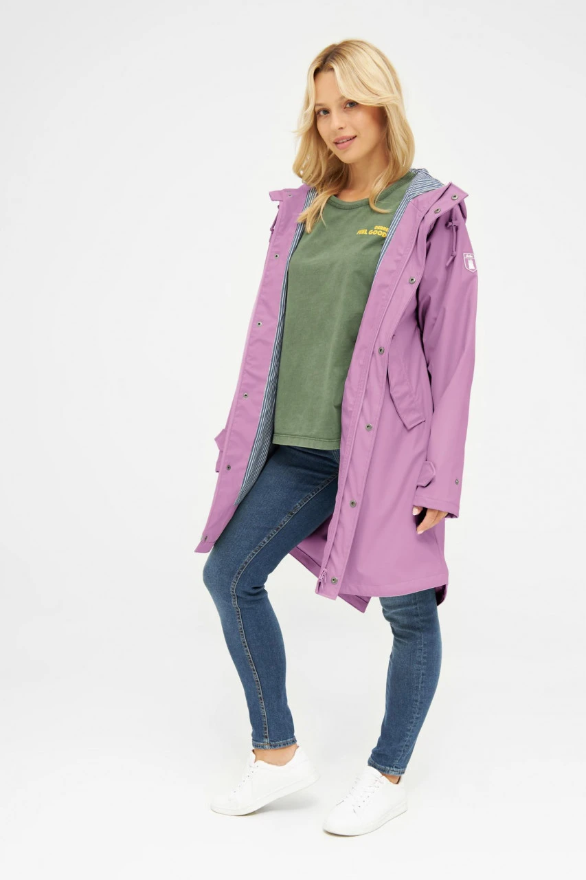 Derbe Traveby Friese Fisher Mauve Damen Regenmantel Rosa Nachhaltig 6 Derbe Traveby Friese Fisher Mauve Damen Regenmantel Rosa Nachhaltig - Image 4