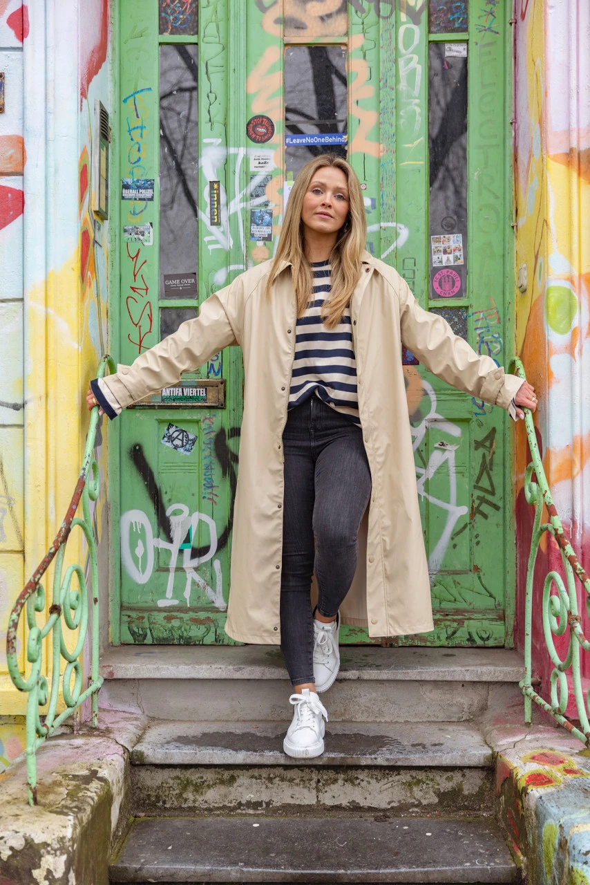 Derbe Trenchby Semolina Damen Regenjacke Beige Trenchcoat 9 Derbe Trenchby Semolina Damen Regenjacke Beige Trenchcoat - Image 7