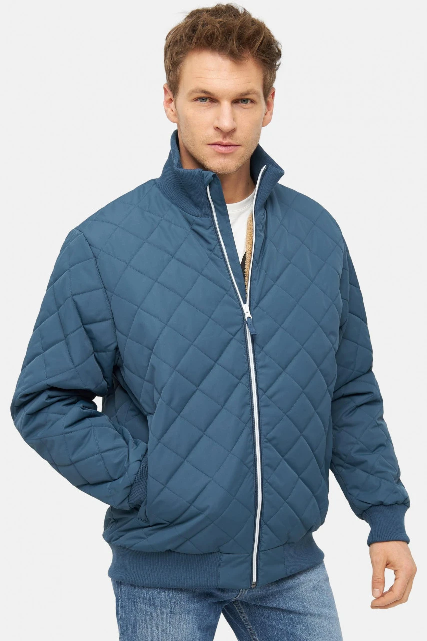 Derbe Quiltby Cozy Herren Steppjacke Blau 4 Derbe Quiltby Cozy Herren Steppjacke Blau - Image 2