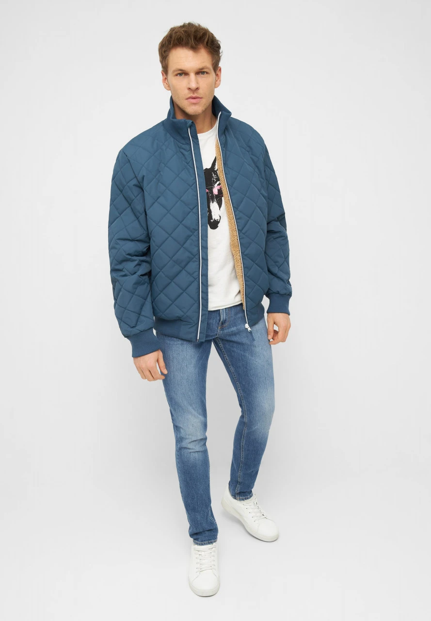 Derbe Quiltby Cozy Herren Steppjacke Blau 5 Derbe Quiltby Cozy Herren Steppjacke Blau - Image 3