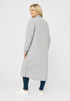 Derbe Quiltby Cozy Damen Steppjacke Hellgrau -Kleider Verkauf W 01 XX Quiltby 20Long Cozy 20paloma 200910 020 1280x1280
