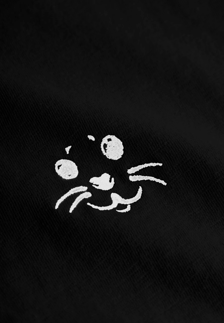 Derbe Robbenschnute Damen T-Shirt Schwarz 4 Derbe Robbenschnute Damen T-Shirt Schwarz - Image 2